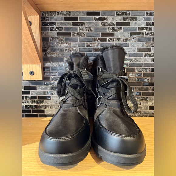 Torrid Cold Weather Booties Side Zip Fur lined Boots Women 10 WW Black NWT - Picture 4 of 8